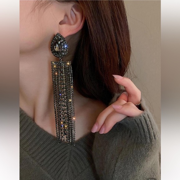 🖤🖤Rhinestone Tassel Drop Earrings-BRAND NEW NEVER WORN🖤🖤 - Picture 1 of 14